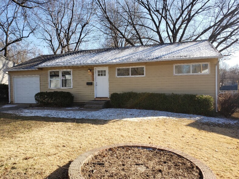 Primary Photo - 7401 E 107th St