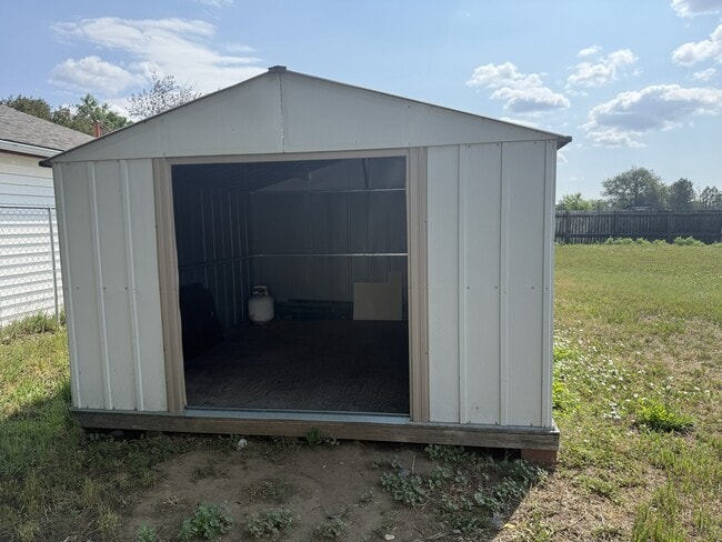 Building Photo - 1303 Lake Elmo Dr
