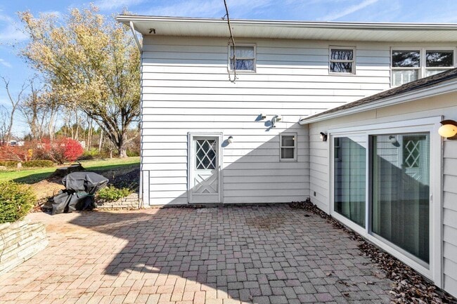 Building Photo - 49 Commanche Ct