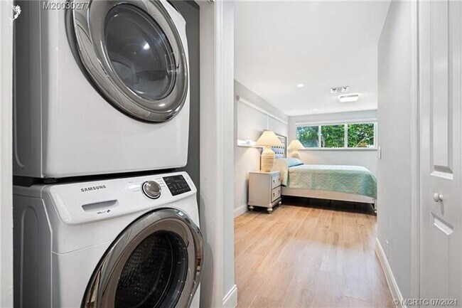 Building Photo - 356 Granada St