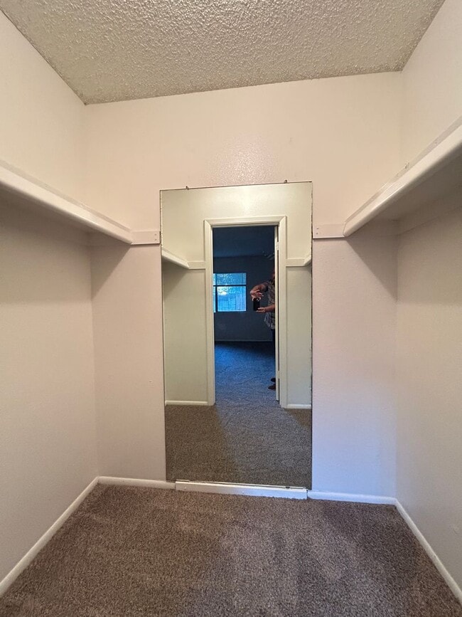 Building Photo - NO HOA- **NEW INTERIOR PAINT AND NEW FLOOR...