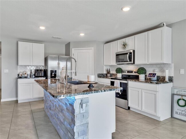 Building Photo - 5289 Fiddle Fig Ave