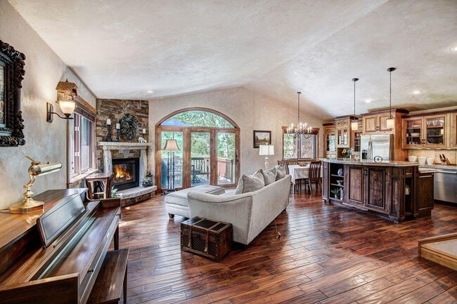 Building Photo - Home in Willowbrook for Rent