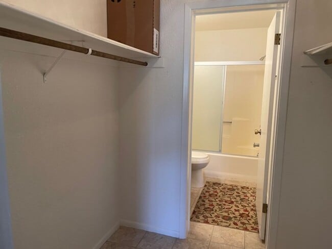 Building Photo - El Condo unit 1 bed, 1 & 3/4 bath
