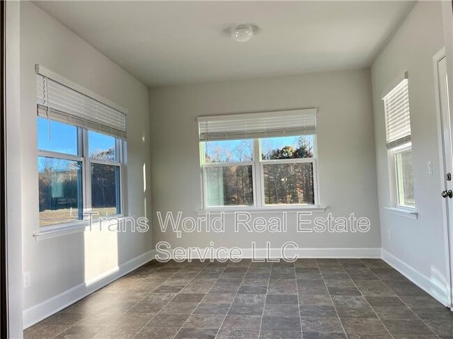 Building Photo - 5689 Wheeler Ridge Rd