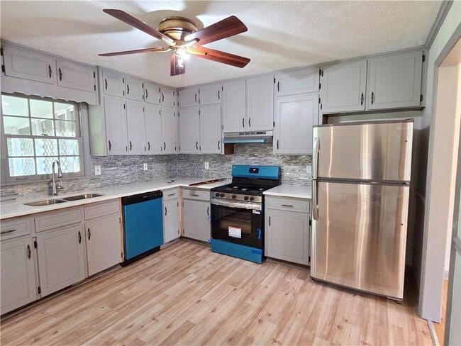 Building Photo - 6684 Londonderry Dr