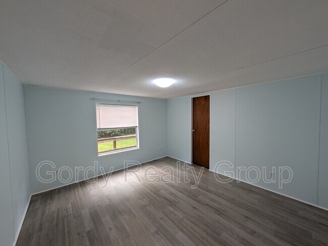Building Photo - 3166 Redbud Ln