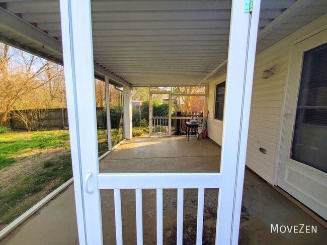 Building Photo - 3004 Bardwell Rd