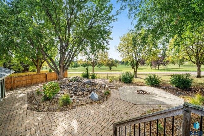 Building Photo - 2412 S Sheffield Cir