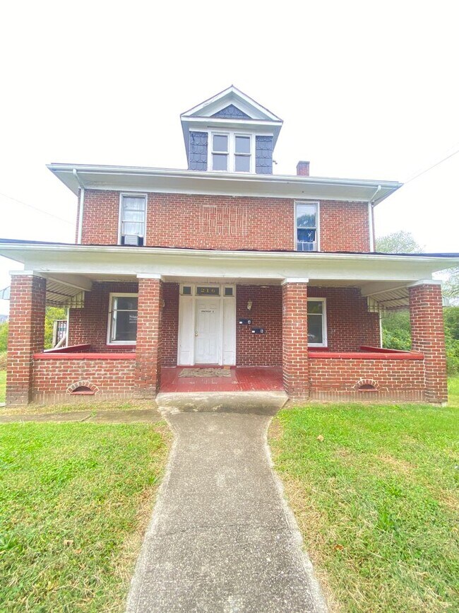 Building Photo - 216 Patton Ave NW