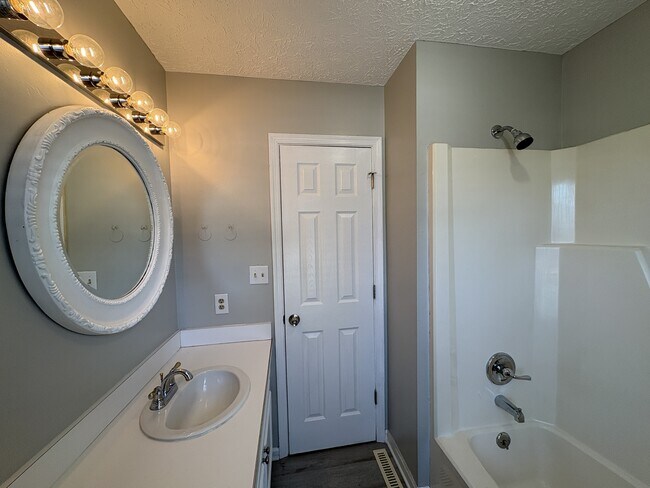 Building Photo - 1410 Ashbourne Dr