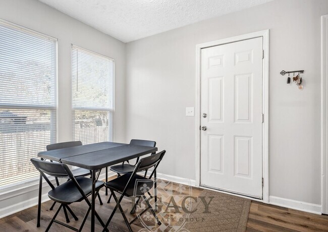 Building Photo - 748 Lake Terrace Dr