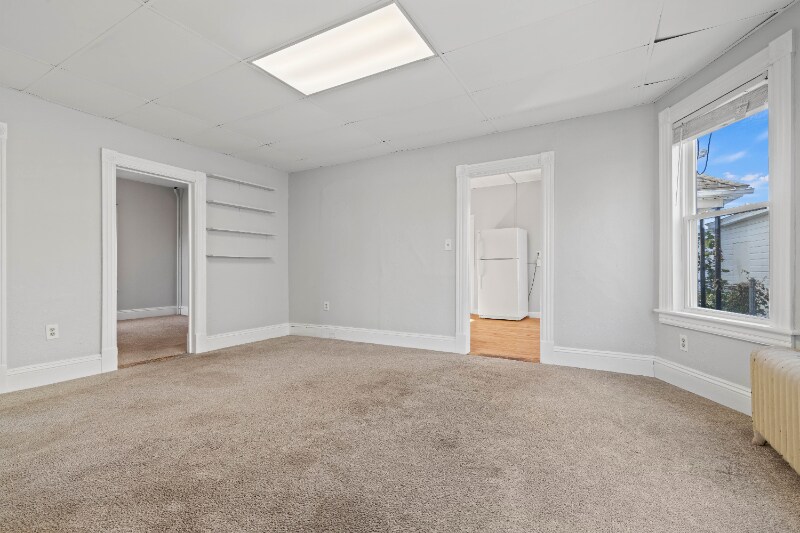 Building Photo - 912-914 Bank St