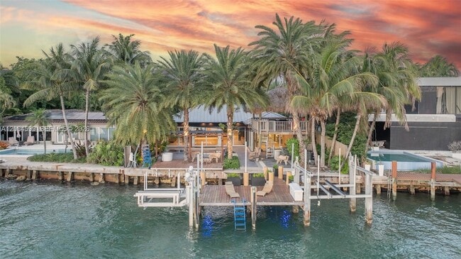 Building Photo - 2440 N Shore Terrace