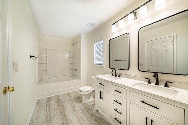 Building Photo - 718 Delta Downs Dr
