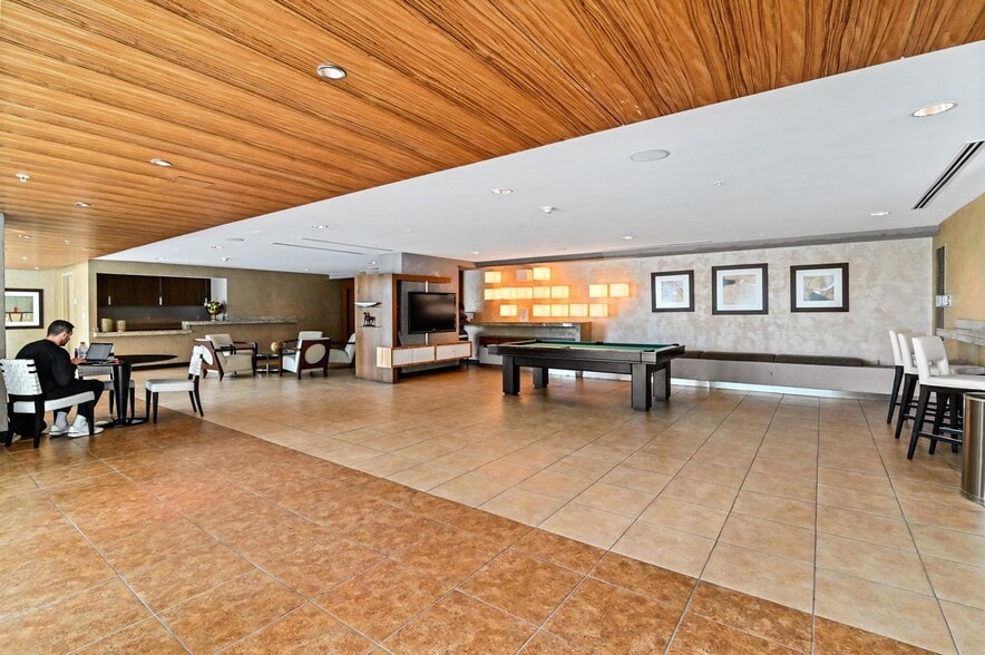 Building Photo - 60 SW 13th St