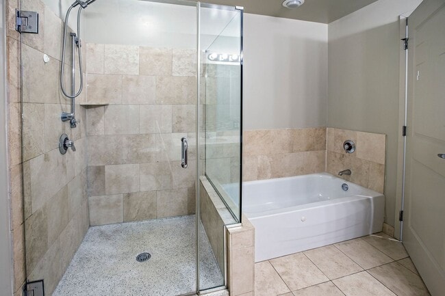 Building Photo - Christina Landing - 2 bedroom, 2 bath - 11th floor