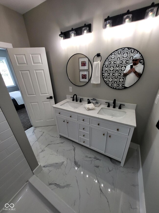 Building Photo - 822 N Gray St