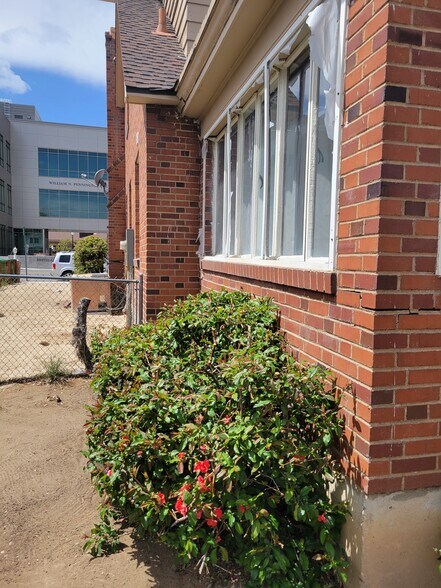 Building Photo - 1120 Evans Ave