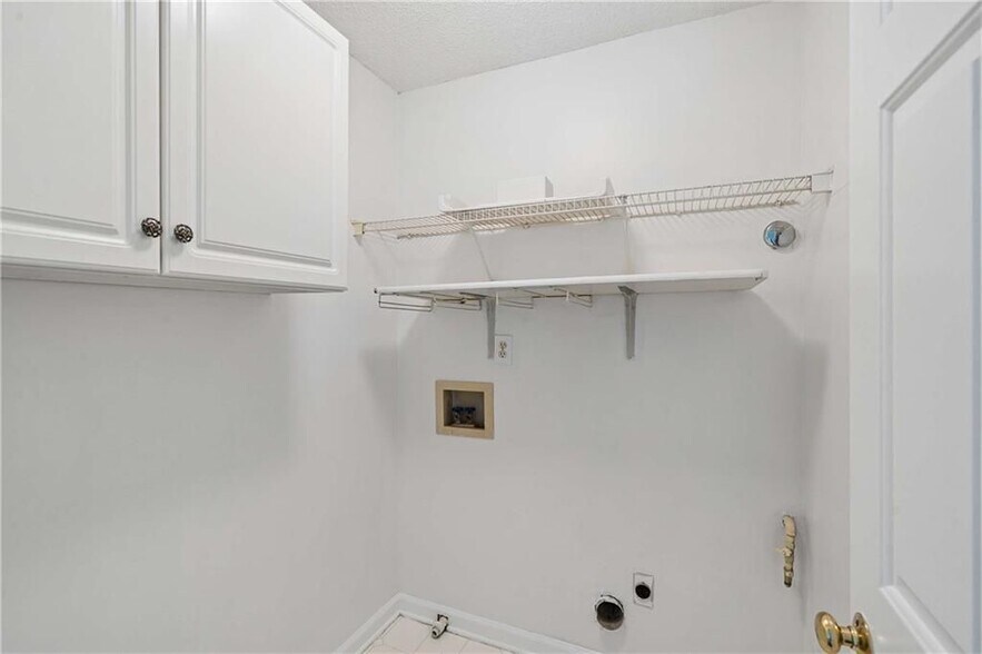 Building Photo - 6285 Barwick Ln