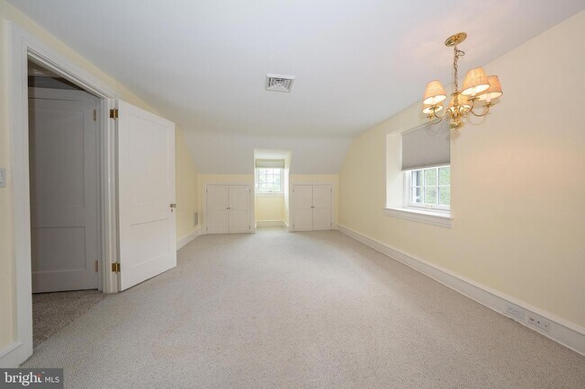 Building Photo - 101 E Brookhaven Rd