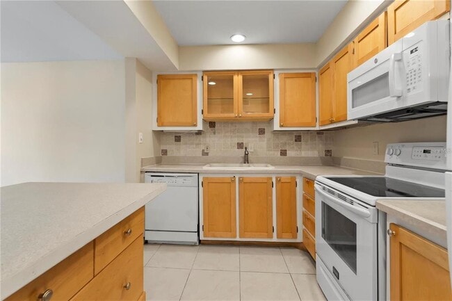 Building Photo - 534 Orange Dr