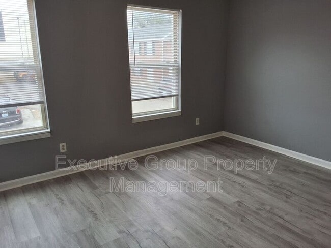 Building Photo - 1115 Crowne Pointe Dr