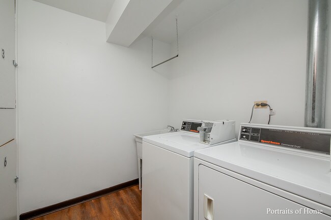 Building Photo - 624 W 65th St