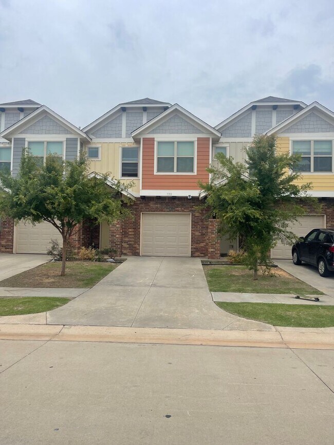 Building Photo - 3 bedroom, 2.5 bathroom, 1 car garage