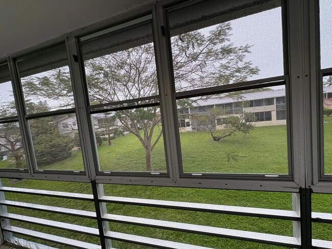 Building Photo - 151 Canterbury E