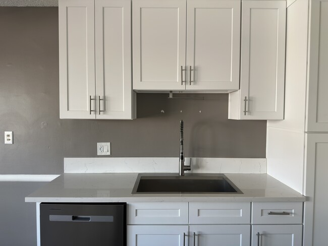 Building Photo - 1547 Saltair S Ave