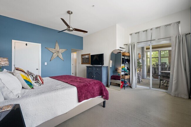 Building Photo - Price Reduced! Downtown Durham 1bd/1ba Corner-Unit Condo with On-Site Personal 1-Car Garage!