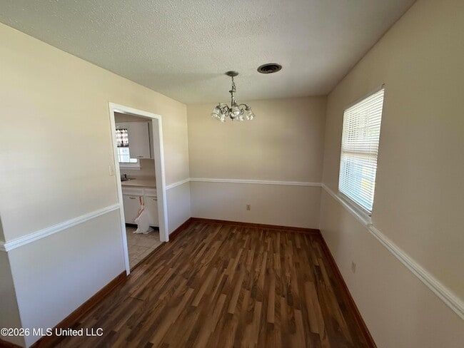 Building Photo - 405 McGuire Cir