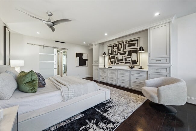 Building Photo - 15 Greenway Plz