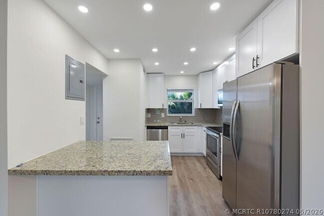 Building Photo - 1400 NE 57th Ct