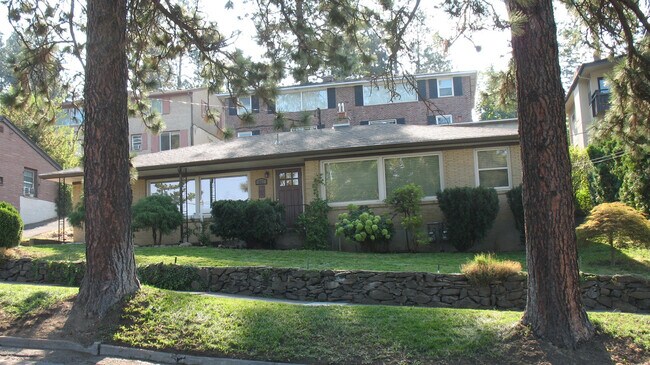 Building Photo - 827 W 11th Ave