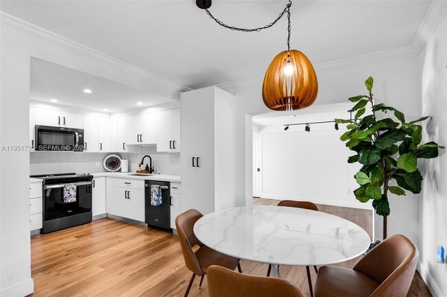 Building Photo - 5930 SW 47th St