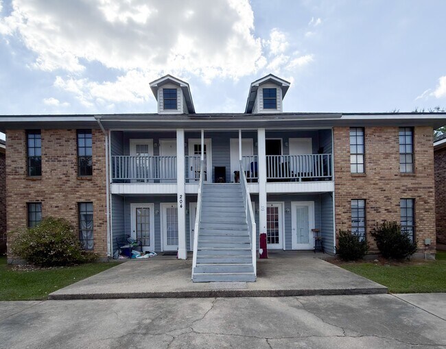 Building Photo - 204 Cantal Dr
