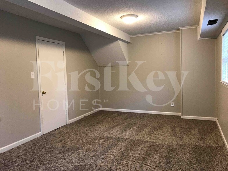 Building Photo - 4114 Farmbrooke Dr