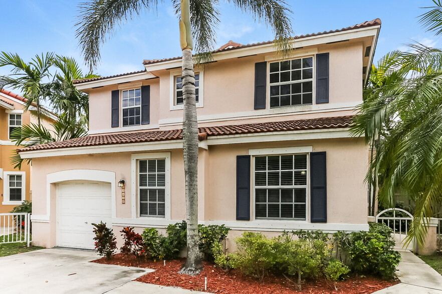Building Photo - 15400 SW 51st Manor