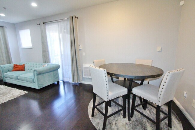 Building Photo - $2,890- GORGEOUS TWO BEDROOM CONDO IN CENTRAL FREMONT BLOCKS FROM BART