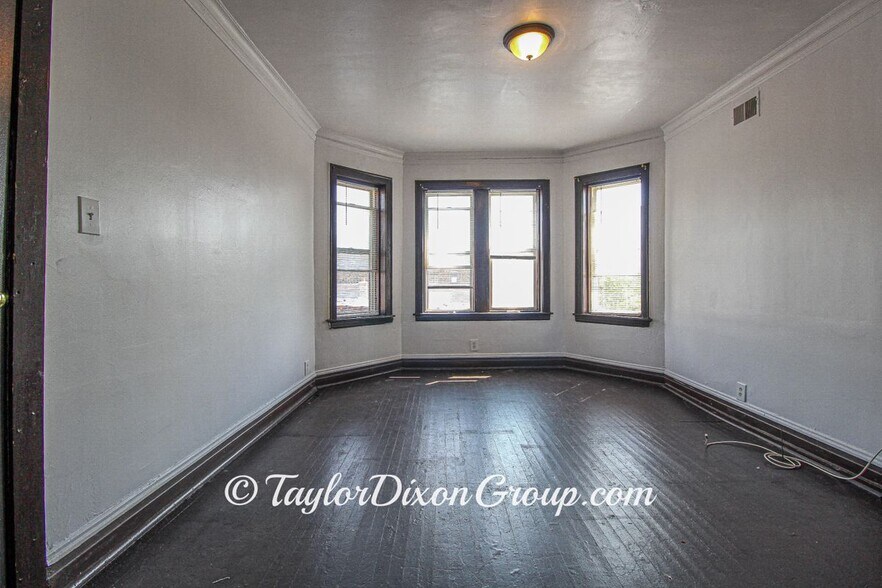 Building Photo - 3863 W Maypole Ave