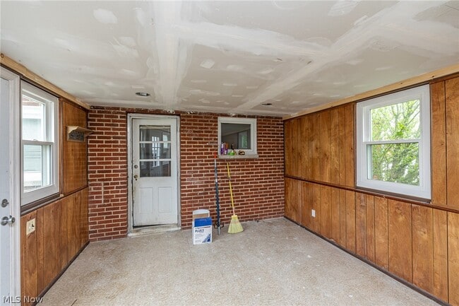 Building Photo - 5670 Cherokee Rd