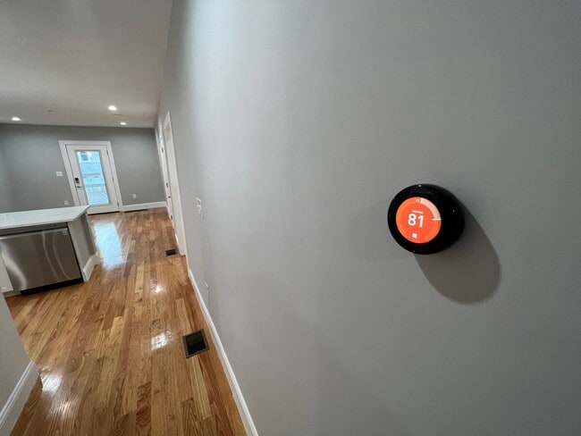 Building Photo - Huge updated 4 bed unit near Union Sq in S...