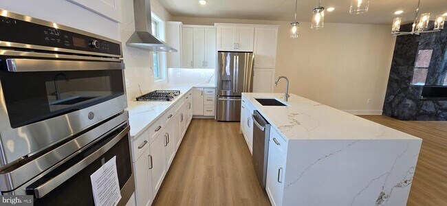 Building Photo - 424 Chapel Alley