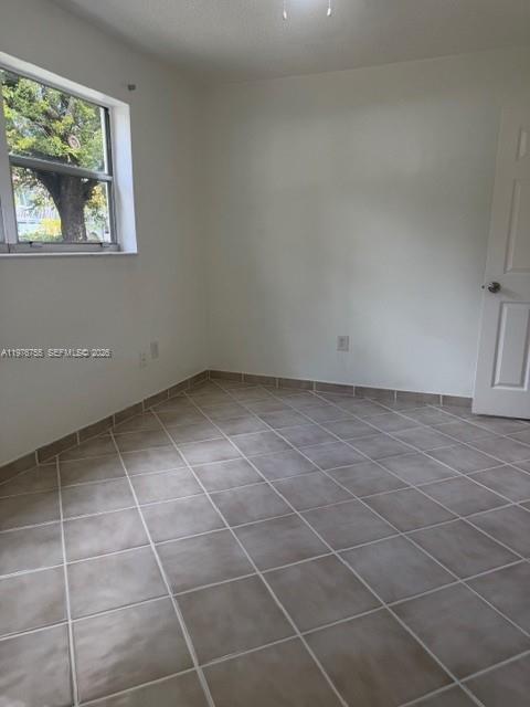 Building Photo - 520 NE 38th St