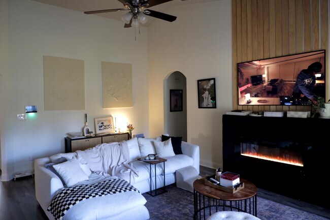 Building Photo - 6841 Nelson St