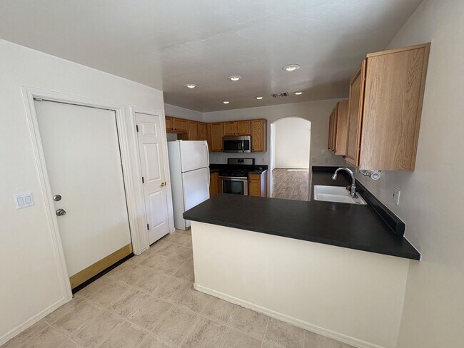 Building Photo - Vail School District 3 bedroom two bath