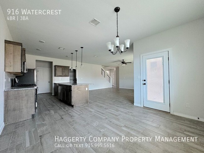 Building Photo - 916 Watercrest-