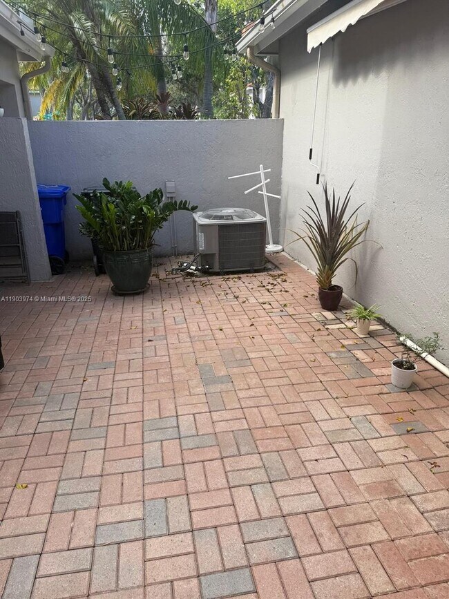 Building Photo - 1275 Yellowheart Way